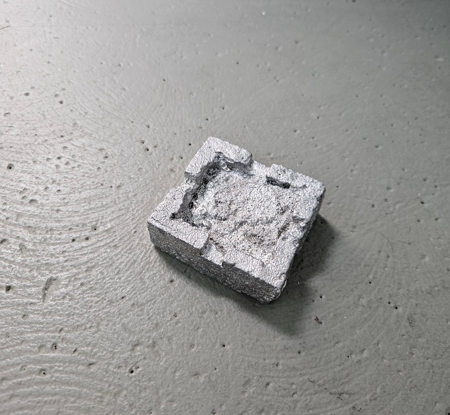 Christoph Meier, Ute Müller, Robert Schwarz, Lukas Stopczynski
- Lax Bar Ashtray