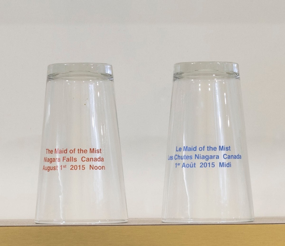 Jonathan Monk
Meeting #56
2009
Two drinking glasses, printed with a bilingual invitation, in a box
18 x 19 x 9 cm
Ed 90